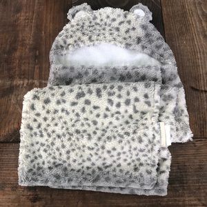Pottery barn kids snow leopard hooded towel